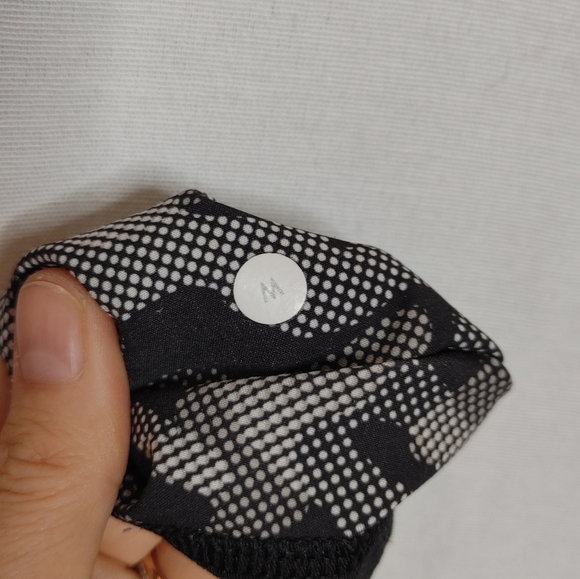 Lululemon T.H.E. Short 9" Linerless Black White Gray Camo Pixel Dot Medium M - Picture 6 of 7